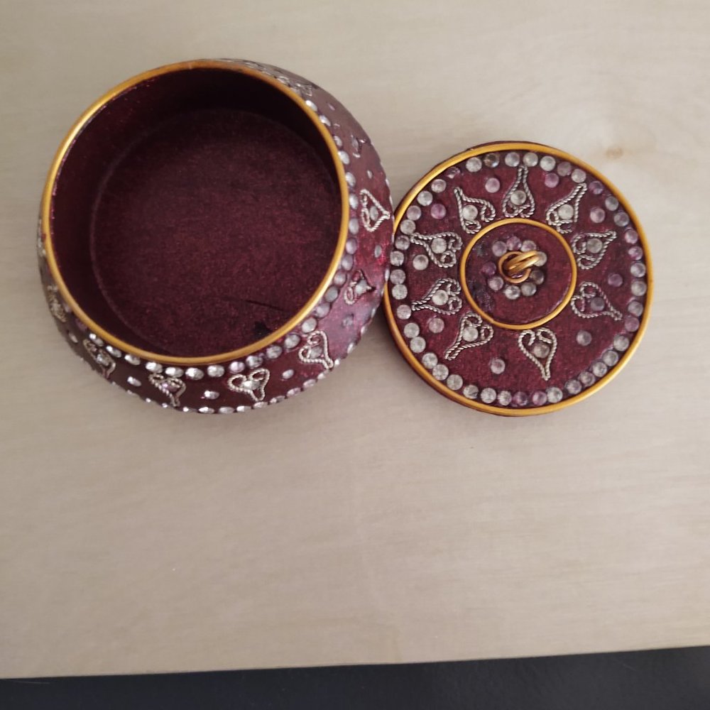 Jewelry case - Picture 2 of 2